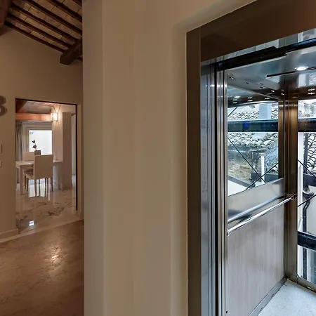 Marie Claire & شقة فندقية 4*