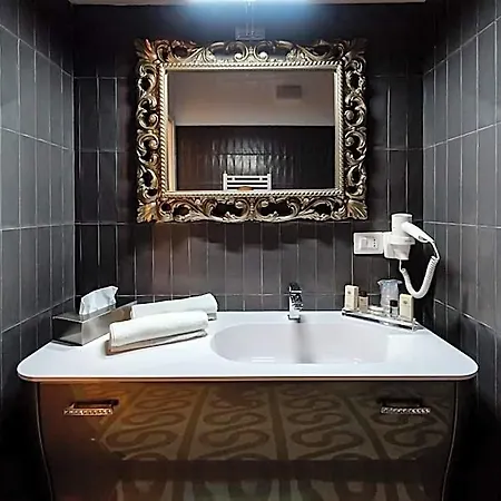 Marie Claire & Aparthotel