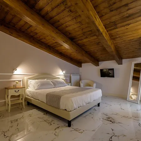 Marie Claire & 4* Vasto