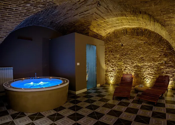 Aparthotel Marie Claire & 4*